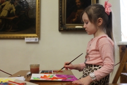 Выставка детского рисунка Ясмины к Дню семьи