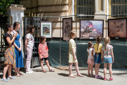 К Дню города открылась выставка репродукций «Крым в Великой Отечественной войне»