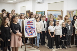 Открытие выставки детского творчества к 10-летию воссоединения Крыма с Россией