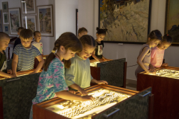 В Симферопольском художественном музее работает летняя программа «Встретим лето вместе»