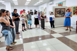 В Симферопольском художественном музее открылись выставки «Прогулка по Парижу» и «Карикатурист и иллюстратор Михаил Щеглов»