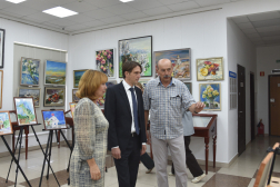 Награждение участников выставки детских рисунков «Краски Крыма без границ»