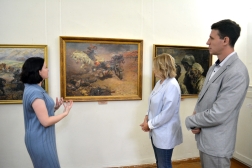 В Алуште открылась выездная выставка к 80-летию Победы
