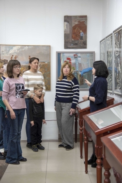 В рамках акции «Свидание с искусством» состоялась экскурсия по выставке «Ради жизни на земле»